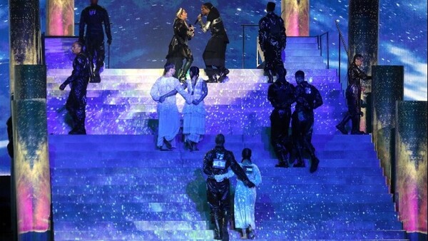 Eurovision 2019: Ανέκριναν για δυο ώρες την χορεύτρια της Μαντόνα με την σημαία της Παλαιστίνης