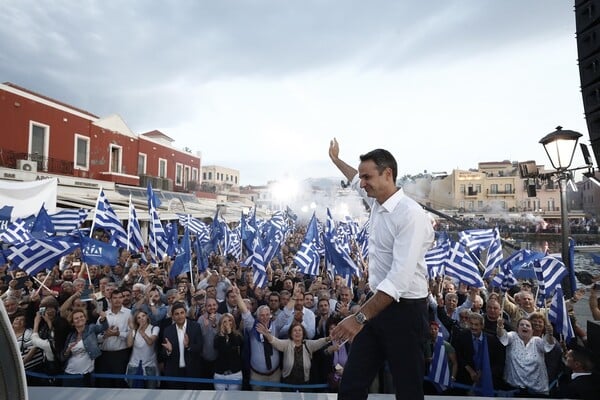 Μητσοτάκης από Χανιά: Άλλος παριστάνει το παιδί του λαού και καταλήγει να ταξιδεύει με κότερα