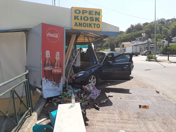 Κέρκυρα: Ταξί έπεσε πάνω σε περίπτερο - Τραυματίστηκε μια γυναίκα