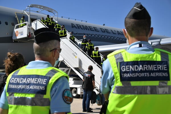 Η Γαλλία στέλνει εντατικολόγους, διασώστες και τόνους υγειονομικού υλικού στη Βηρυτό