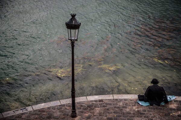 Γαλλία: Πάνω από 2.000 κρούσματα σε 24 ώρες - Συνεχίζεται η αύξηση στην Ιταλία