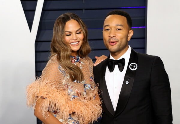 Chrissy Teigen και John Legend αποκάλυψαν ότι περιμένουν 3ο παιδί - Μέσα από βίντεο κλιπ