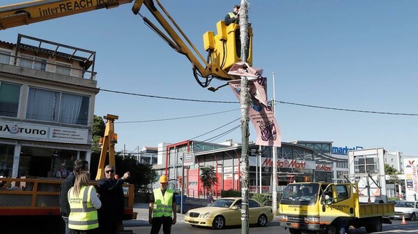 Πρόστιμο και εισαγγελέας σε όποιον βάζει παράνομα αφίσες και μπάνερ στην Αθήνα - Ξηλώνουν και σήμερα υλικό