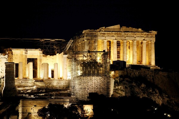 Αλλαγές στον φωτισμό της Ακρόπολης και νέο αναβατόριο για ΑμεΑ - Τι αποφάσισε το ΚΑΣ