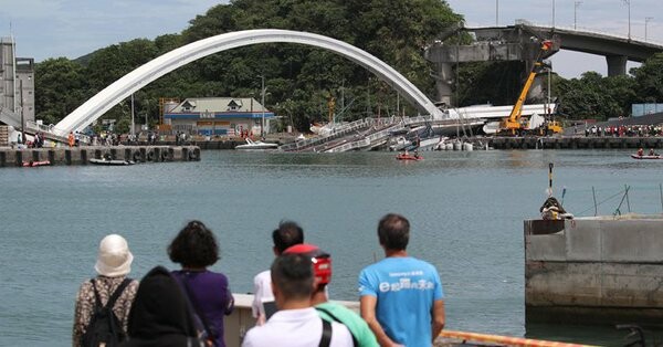 Ταϊβάν: Κατέρρευσε γέφυρα σε λιμάνι - Άγνωστος ο αριθμός των θυμάτων