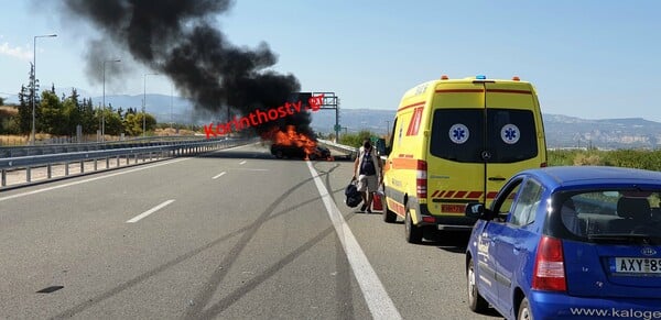 Θανατηφόρο τροχαίο στην Κορίνθου - Πατρών: Στις φλόγες το ένα ΙΧ μετά την σύγκρουση