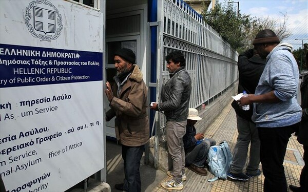 Στον εισαγγελέα διαβιβάζει η Υπηρεσία Ασύλου δημοσίευμα περί «χρηματισμού υπαλλήλων της»