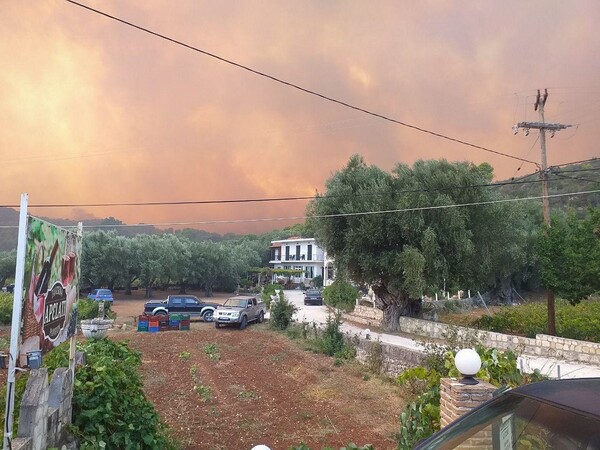 Εκτός ελέγχου η πυρκαγιά στην Ζάκυνθο - Ορατός από δορυφόρο ο καπνός