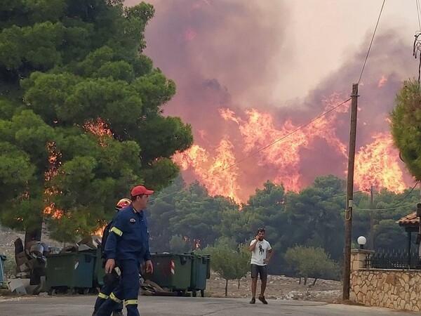 Εκτός ελέγχου η πυρκαγιά στην Ζάκυνθο - Ορατός από δορυφόρο ο καπνός