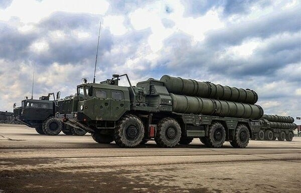 Ρωσία: Μετέφερε πυραύλους S-400 στην Σερβία