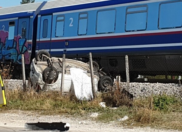 Νεκρή η γυναίκα της οποίας το όχημα παρασύρθηκε από τρένο στα Τρίκαλα