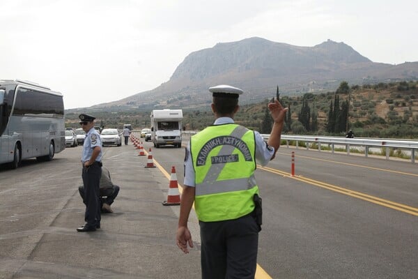 ΕΛ.ΑΣ: Αυξημένα μέτρα της Τροχαίας ενόψει τριημέρου 28ης Οκτωβρίου - Πού απαγορεύεται η κυκλοφορία των φορτηγών