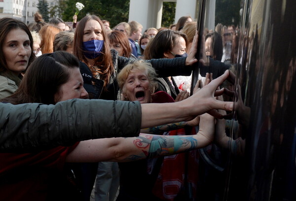 Λευκορωσία: Χιλιάδες άνθρωποι στους δρόμους, 250 συλλήψεις - Μεγάλη αντικυβερνητική διαδήλωση