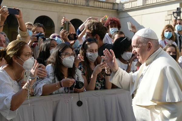 Πάπας Φραγκίσκος σε γονείς LGBT παιδιών: «Ο Θεός αγαπά τα παιδιά σας όπως είναι»