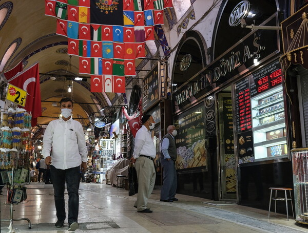 Τουρκική λίρα: Πτώση δίχως τέλος, νέο αρνητικό ρεκόρ