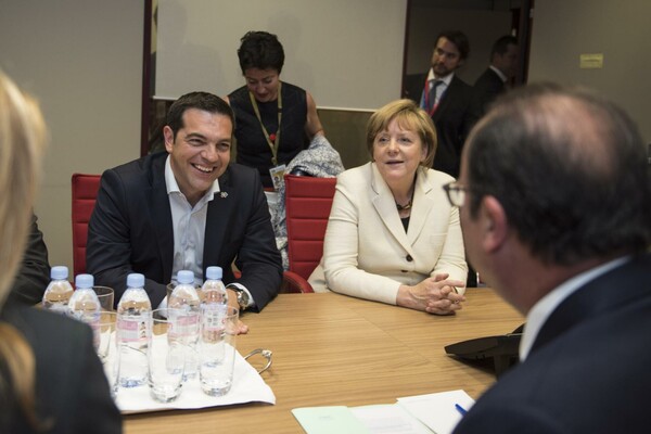 «Είμαι βέβαιη ότι το τρίτο πακέτο στήριξης θα βοηθήσει την Ελλάδα να ξανασταθεί στα πόδια της»