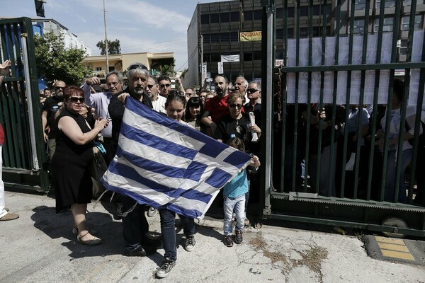 Μπήκαν στο ραδιομέγαρο οι εργαζόμενοι της ΕΡΤ