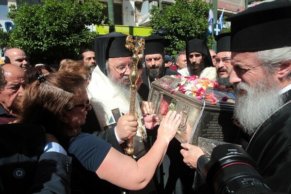 Χαμός και στον Πειραιά για την Αγία Βαρβάρα