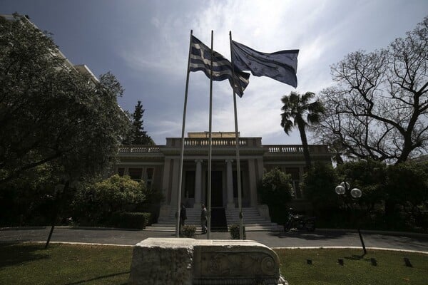 Το Μαξίμου διαψεύδει το δημοσίευμα της SZ για capital controls