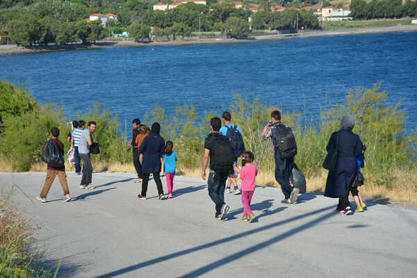 Συγκλονιστικές φωτογραφίες από τους εξαθλιωμένους μετανάστες στη Λέσβο