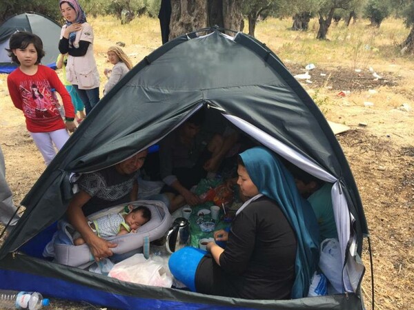 Συγκλονιστικές φωτογραφίες από τους εξαθλιωμένους μετανάστες στη Λέσβο