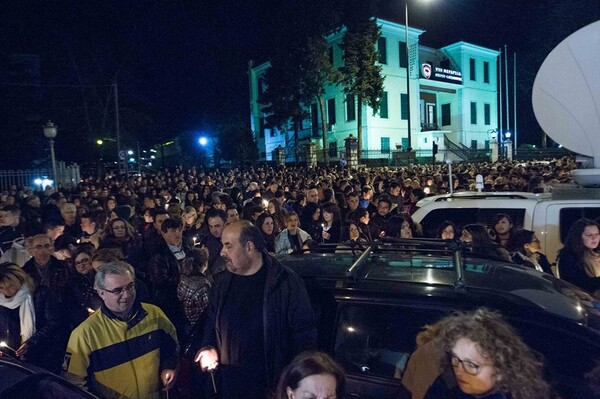 Ιωάννινα: Χιλιάδες κάτοικοι στην σιωπηλή διαμαρτυρία για τον Βαγγέλη Γιακουμάκη