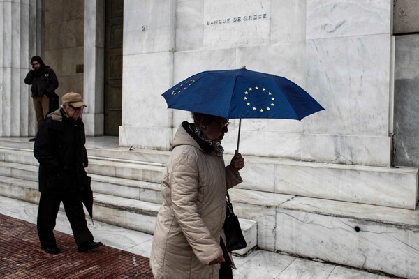 Μπλούμπεργκ: Η Ευρώπη δεν πρέπει να υποχωρήσει έναντι των ελληνικών απαιτήσεων