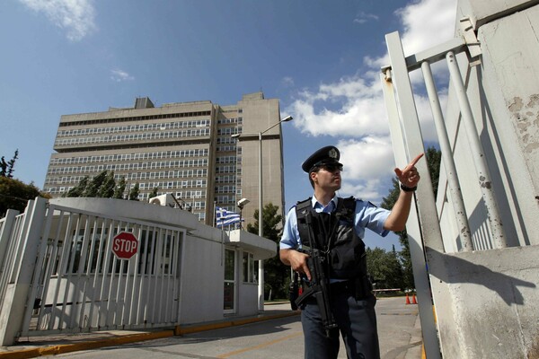 "Κύκλωμα της ΕΥΠ παρακολουθούσε τον Πρωθυπουργό"