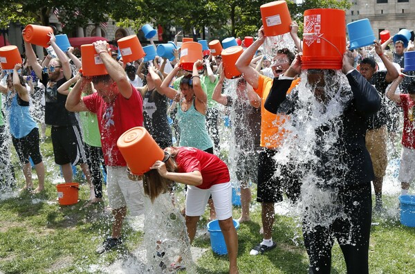 Oι ψευτο-εχθροί του IceBucketChallenge