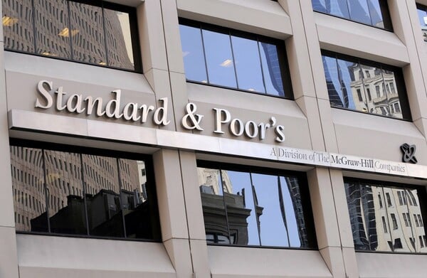 Αναβάθμιση για την Ελλάδα από τη Standard & Poor’s