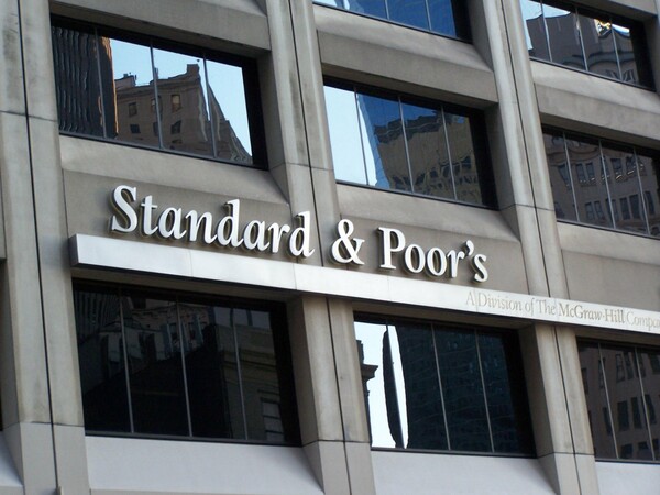 Η S&P απειλεί τις χώρες ΑΑΑ με υποβάθμιση