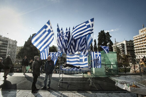 Bloomberg: Η συντριπτική πλειοψηφία των οικονομολόγων βλέπει ελάφρυνση του χρέους