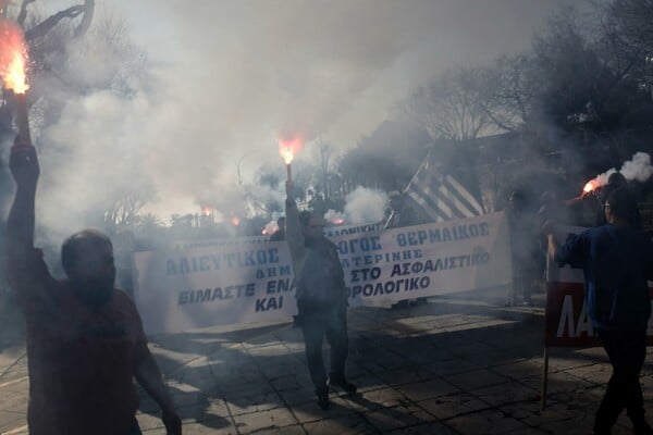 Χημικά στο Βελλίδειο - Χιλιάδες αγρότες πολιορκούν την έκθεση