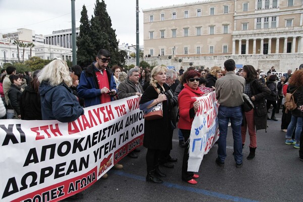 Aσφυκτικά γεμάτο το κέντρο της Αθήνας - Σε εξέλιξη αυτή την ώρα οι μεγάλες συγκεντρώσεις