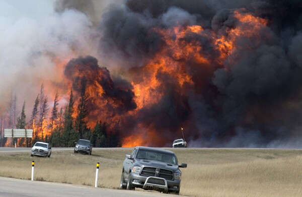 Οι καταστροφικές φωτιές στον Καναδά διπλασιάστηκαν σε έκταση σε μια μέρα