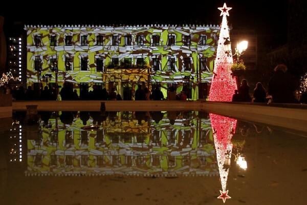 LuminAthens Christmas Festival - Υπέροχο θέαμα στο δημαρχείο Αθηνών