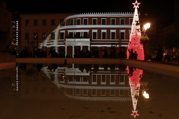 LuminAthens Christmas Festival - Υπέροχο θέαμα στο δημαρχείο Αθηνών