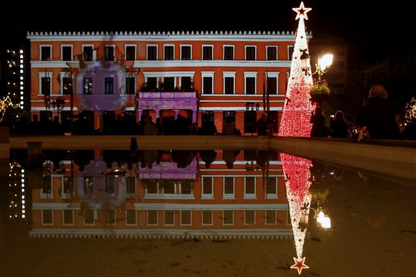 LuminAthens Christmas Festival - Υπέροχο θέαμα στο δημαρχείο Αθηνών