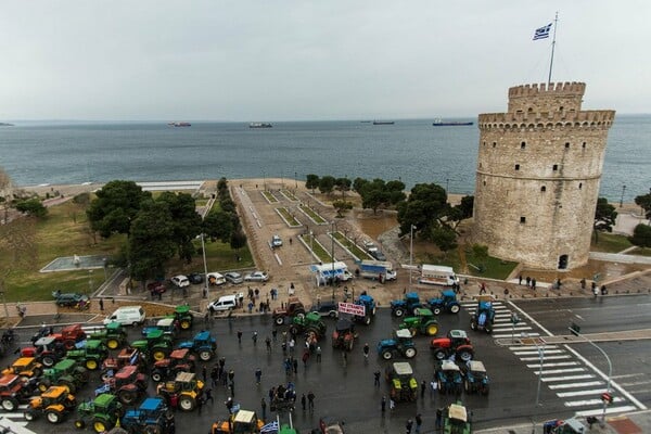 Εκατοντάδες τρακτέρ στο Λευκό Πύργο