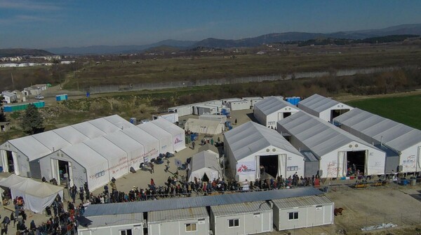 Χάος με χιλιάδες πρόσφυγες και μετανάστες στην Ειδομένη