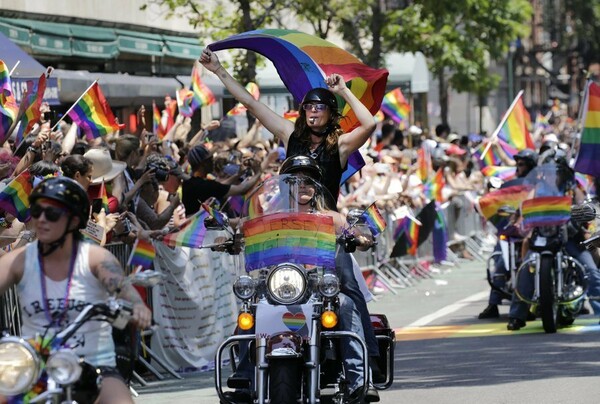 Φωτογραφίες από το μεγαλύτερο Pride στην ιστορία της Νέας Υόρκης