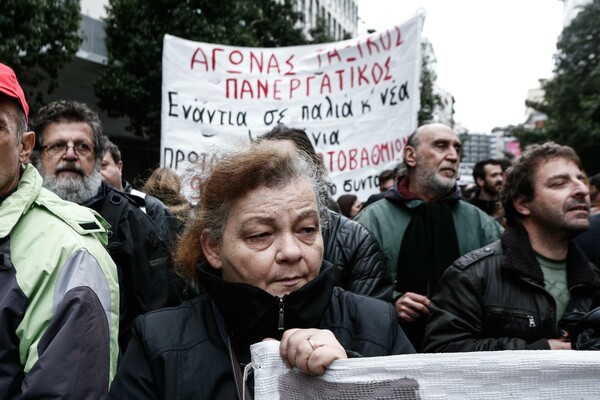 Μεγάλη διαδήλωση και συνθήματα κατά Κατρούγκαλου και ασφαλιστικού στην Αθήνα