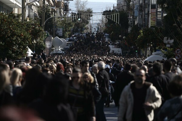 Διάσημοι, φίλοι, συγγενείς και χιλιάδες άνθρωποι ήταν εκεί, για τον Παντελή Παντελίδη