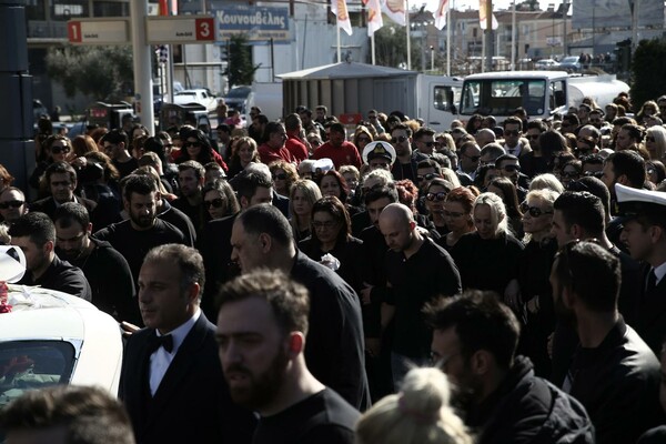 Διάσημοι, φίλοι, συγγενείς και χιλιάδες άνθρωποι ήταν εκεί, για τον Παντελή Παντελίδη