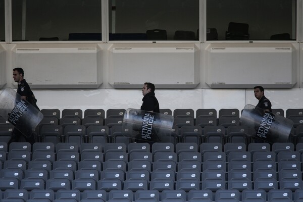 Η ΑΕΚ στον θρόνο με 2-1 επί του Ολυμπιακού - σε ένα άδειο ΟΑΚΑ