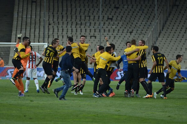 Η ΑΕΚ στον θρόνο με 2-1 επί του Ολυμπιακού - σε ένα άδειο ΟΑΚΑ