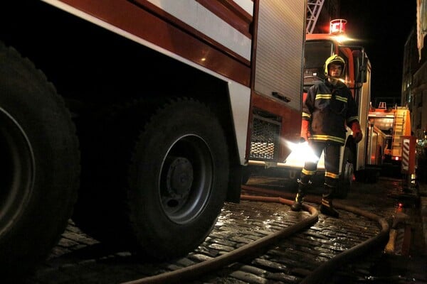 Επίθεση με γκαζάκια σε πολυκατοικία στην Ακαδημίας όπου στεγάζονται τα γραφεία του οικοδομικού συνεταιρισμού βουλευτών