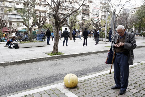 Διευκρινίσεις υπουργείου Εργασίας: Δεν θα μειωθεί καμία κύρια σύνταξη νυν συνταξιούχων