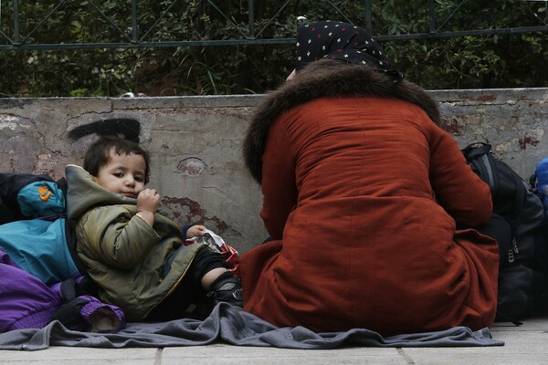 Πάνω από 500 πρόσφυγες εγκλωβισμένοι στον Αλμυρό, υπό άθλιες συνθήκες