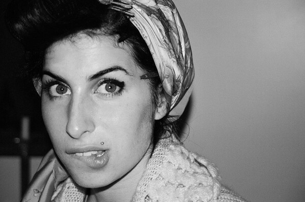 Αδημοσίευτες φωτογραφίες μιας "άλλης" Amy Winehouse πριν την φήμη και τον εθισμό